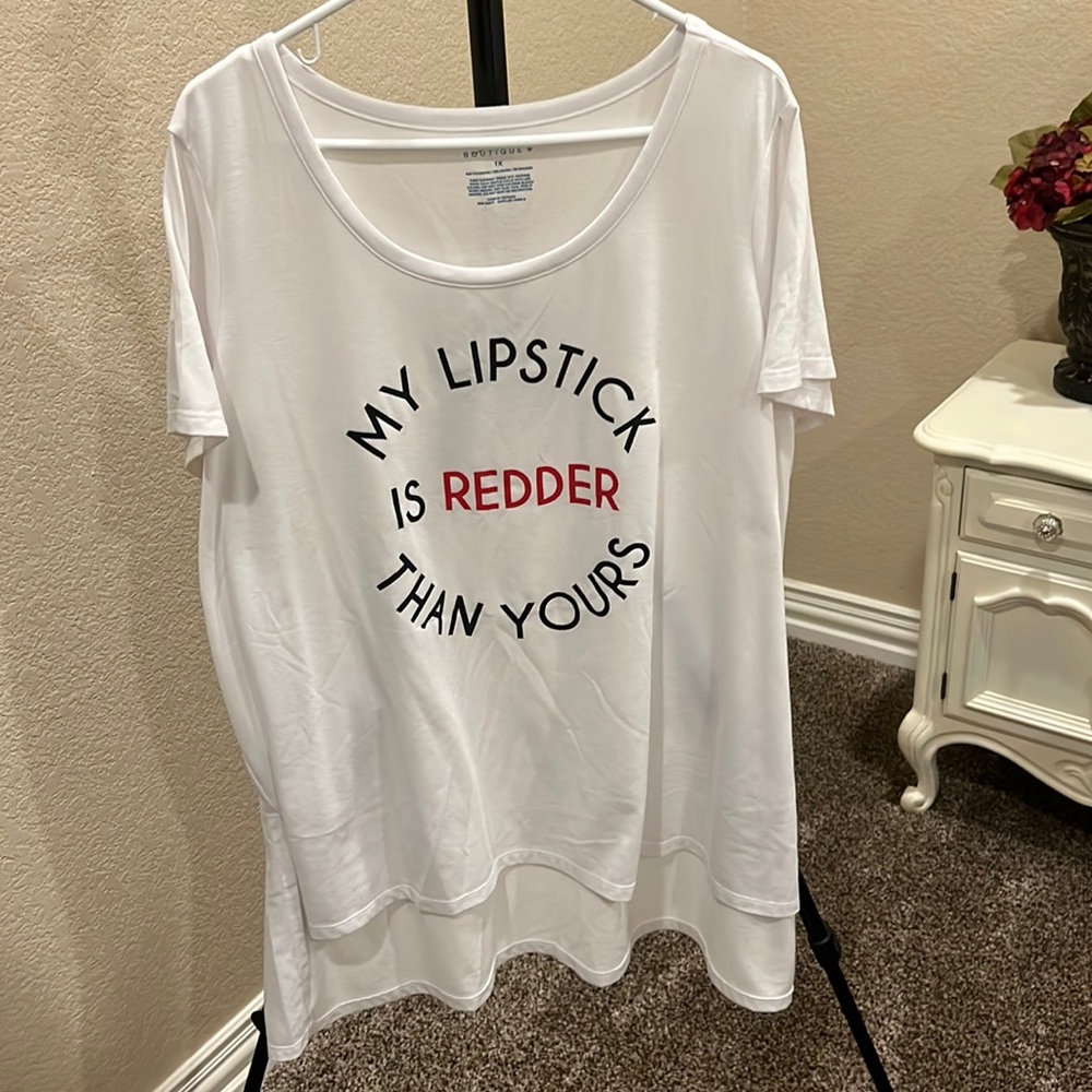 White Graphic Scoop Neck Tee - "My Lipstick is Redder Than Yours"
